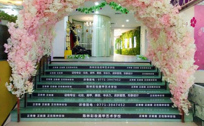 南宁一彩妆美甲培训学校突然停办,百余名学员要求退费无果 南宁一彩妆美甲培训学校突然停办,百余名学员要求退费无果